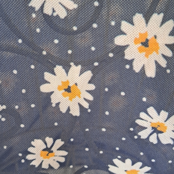 Sheer, floral top, size Medium. - Picture 2 of 5